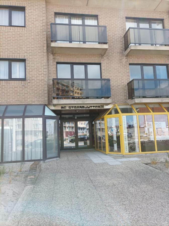 Frontaal Zeezicht In Appartement De Strandjutter Ostende Exterior foto