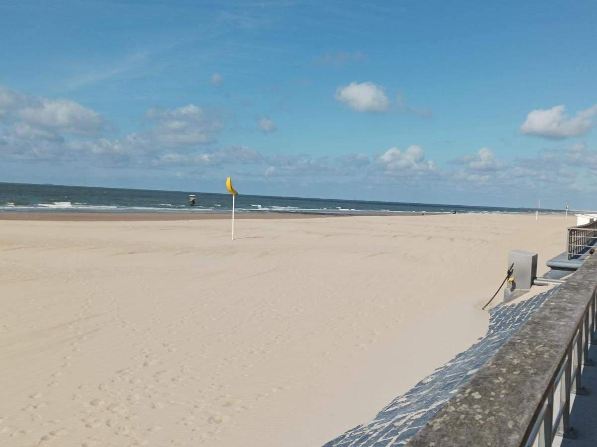 Frontaal Zeezicht In Appartement De Strandjutter Ostende Exterior foto