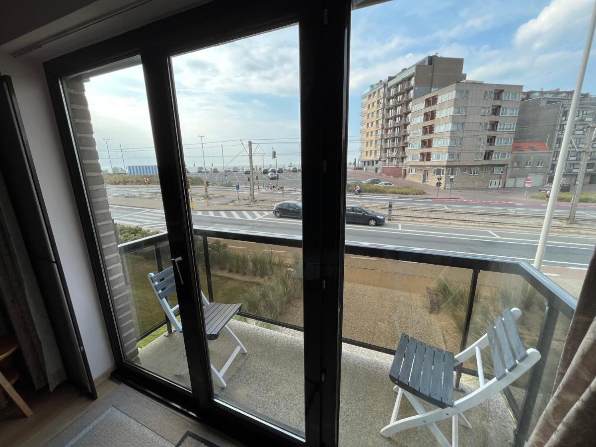 Frontaal Zeezicht In Appartement De Strandjutter Ostende Exterior foto