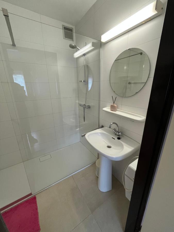 Frontaal Zeezicht In Appartement De Strandjutter Ostende Exterior foto